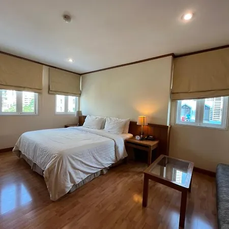 Jhouse Thonglor Hotel